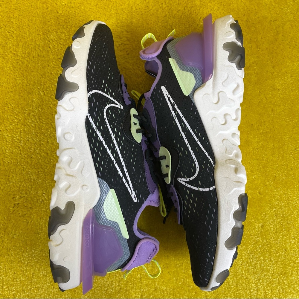 Nike React Vision Gravity Purple Volt
CD4373-002 Size: US M 13
Brand new